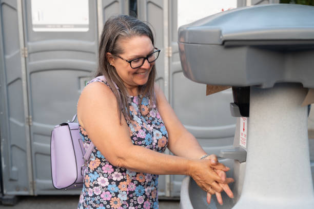 Best Best portable toilet rental  in Ashtabula, OH